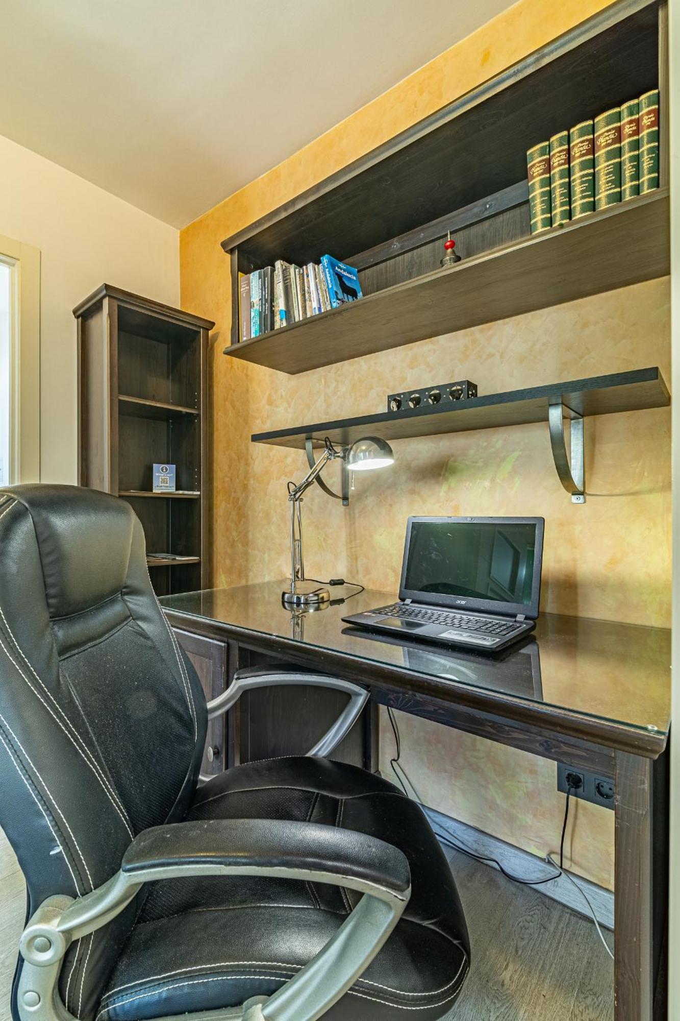 City Center Apartment In Marbella Buitenkant foto